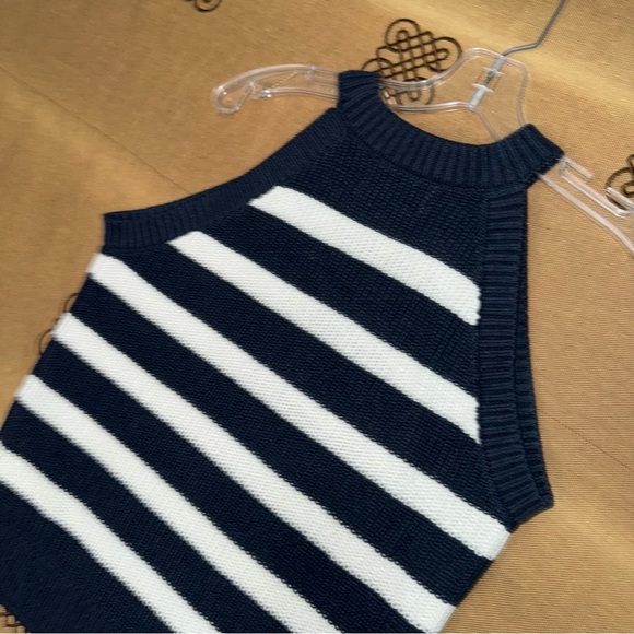 Old Navy NWOT! Navy/White Knit Sleeveless Striped Shaker Stitch Cropped Sweater - Picture 17 of 17
